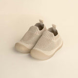 beige knit baby shoes