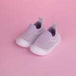 Comfortable baby walking shoe