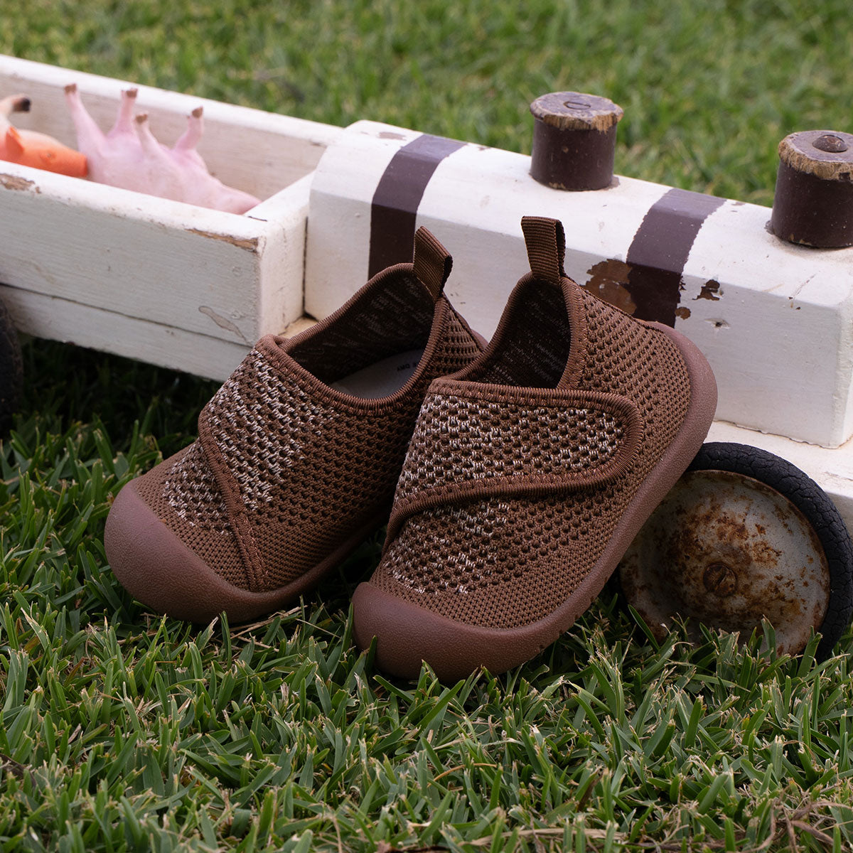 Duckies Velcro Walnut